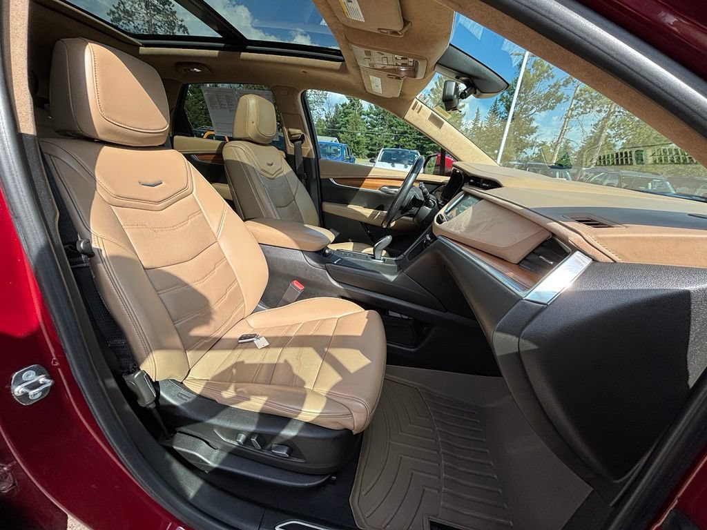 Used 2018 Cadillac XT5 Platinum AWD/4WD image 17