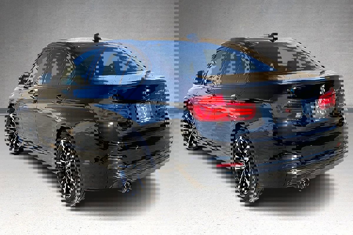 Used 2018 BMW 330i Sedan w/ Shadow Sport Edition image 33