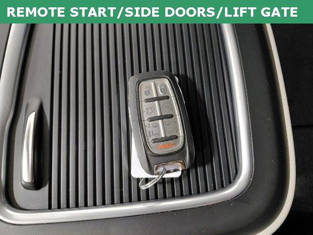 Used 2024 Chrysler Pacifica Touring-L image 10