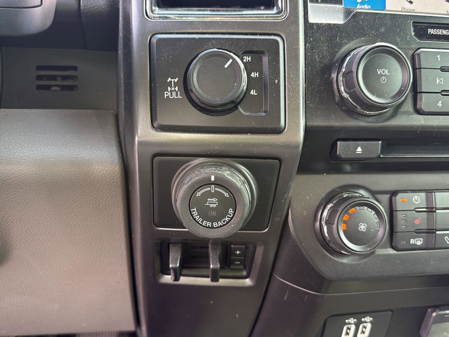 Used 2017 Ford F150 XLT w/ Equipment Group 302A Luxury image 22