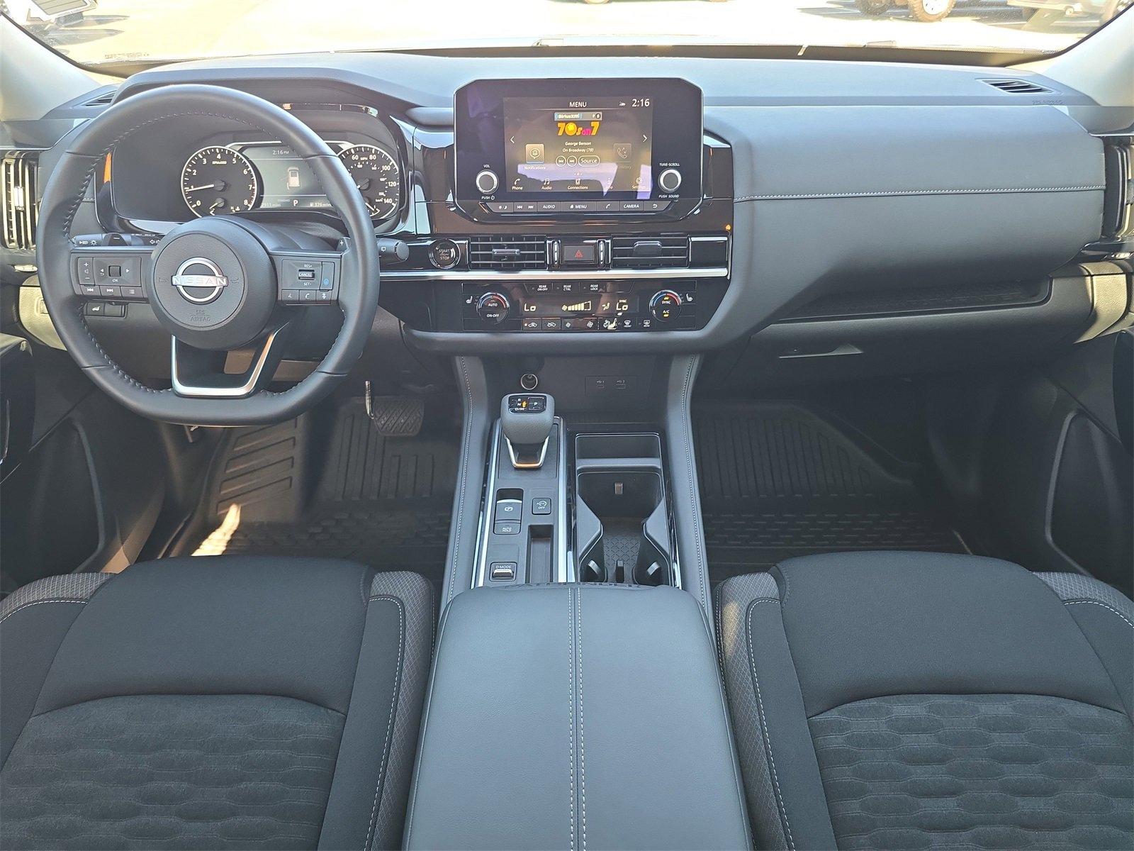 Used 2025 Nissan Pathfinder SV image 9