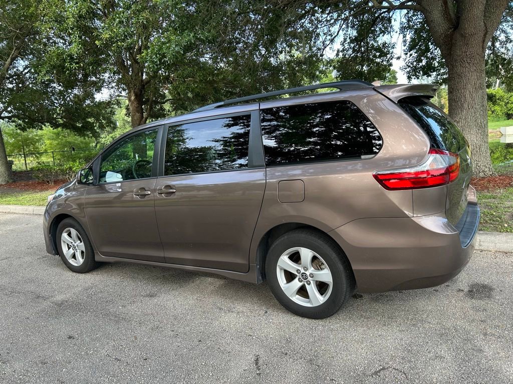 Used 2020 Toyota Sienna LE FWD image 4
