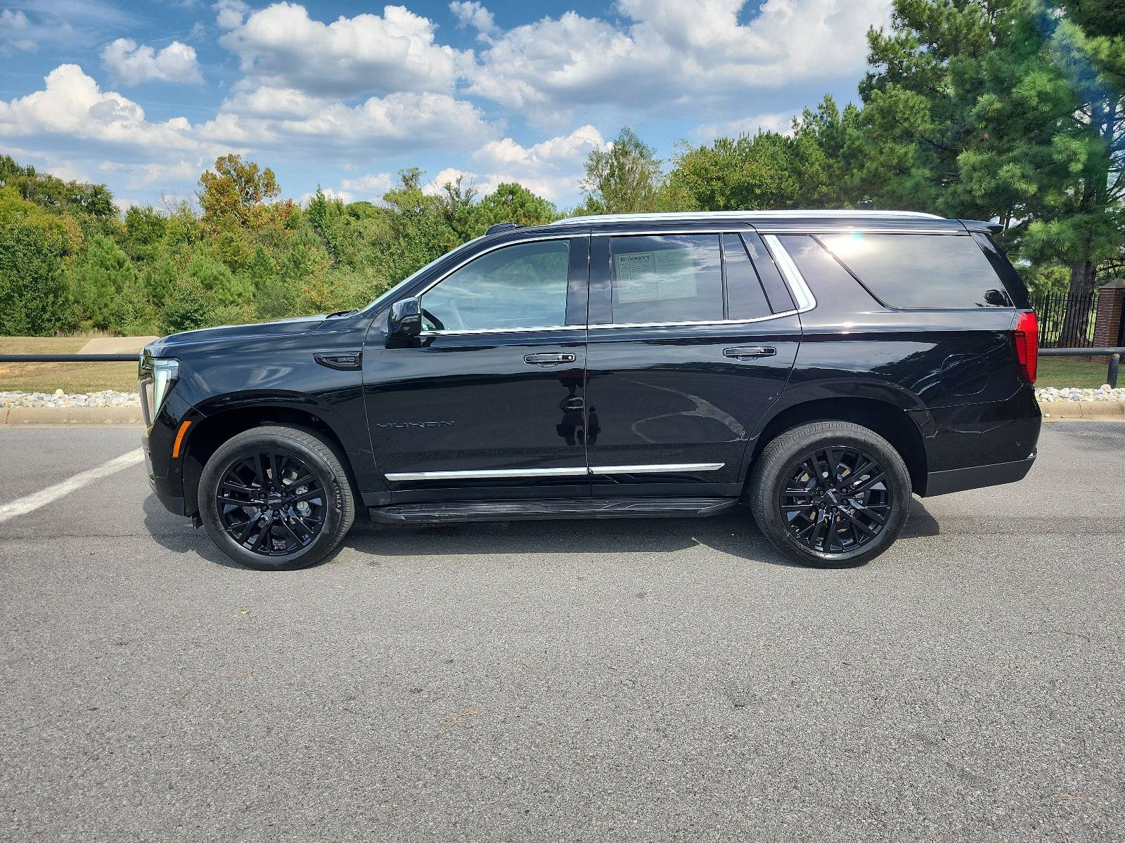 Certified 2025 GMC Yukon Elevation w/ LPO, Yukon Black Package AWD/4WD image 2