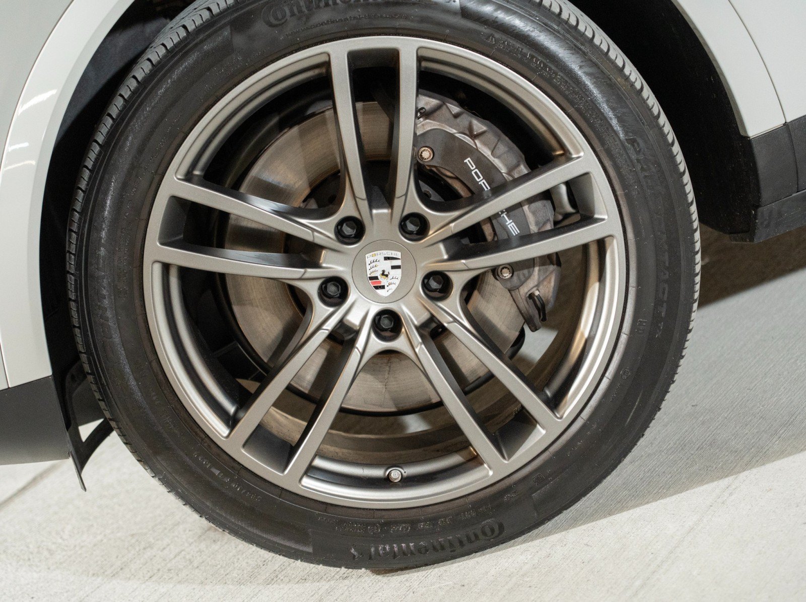 Certified 2023 Porsche Cayenne Platinum Edition AWD/4WD image 11