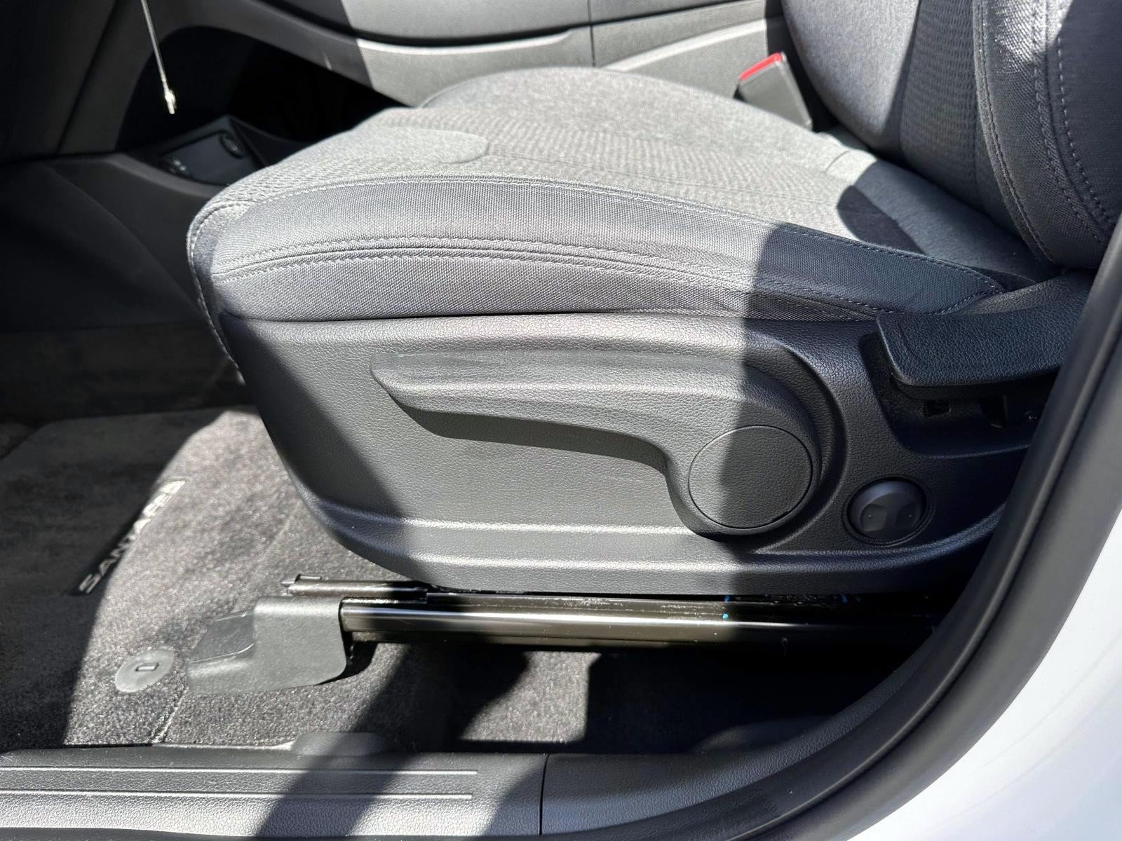 Used 2023 Hyundai Santa Fe SE AWD/4WD image 10