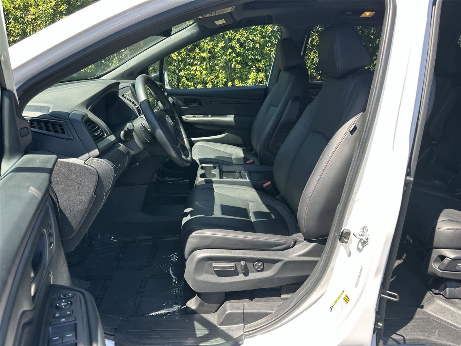 Used 2024 Honda Odyssey Sport image 12