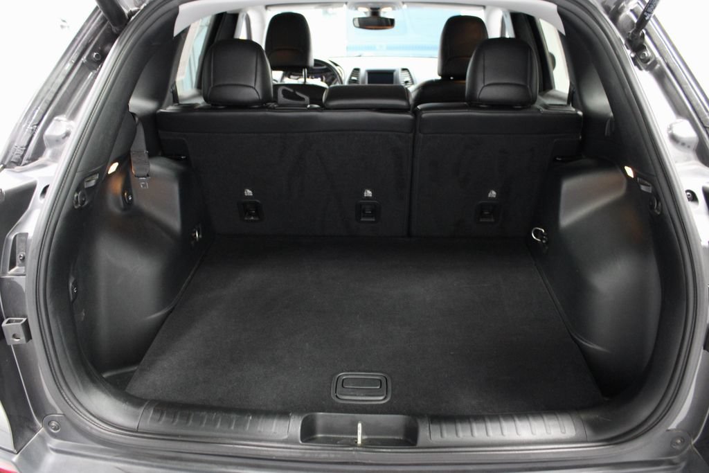 Used 2020 Jeep Cherokee Latitude Plus w/ Comfort/Convenience Group AWD/4WD image 13