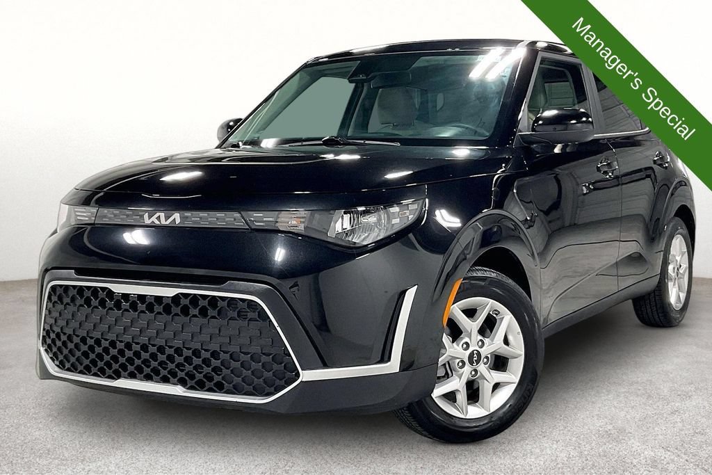 Used 2025 Kia Soul LX w/ LX Technology Package FWD image 14