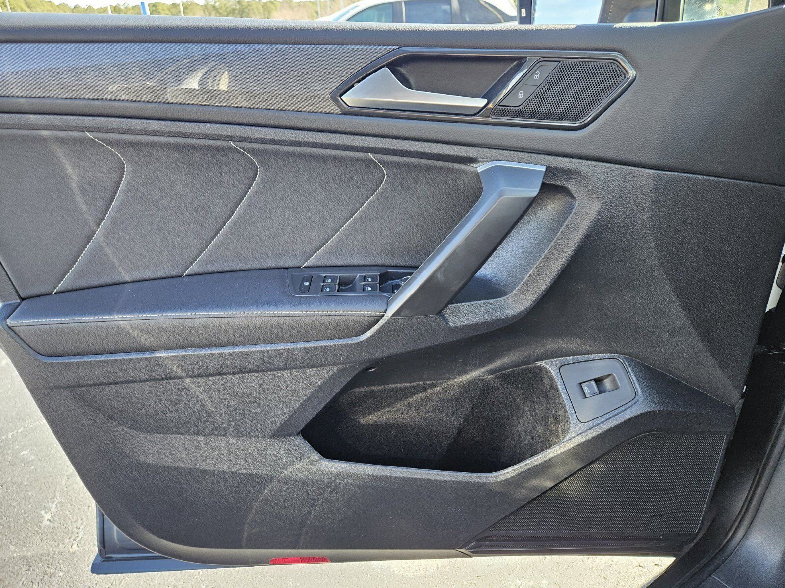 Used 2024 Volkswagen Tiguan SE image 30