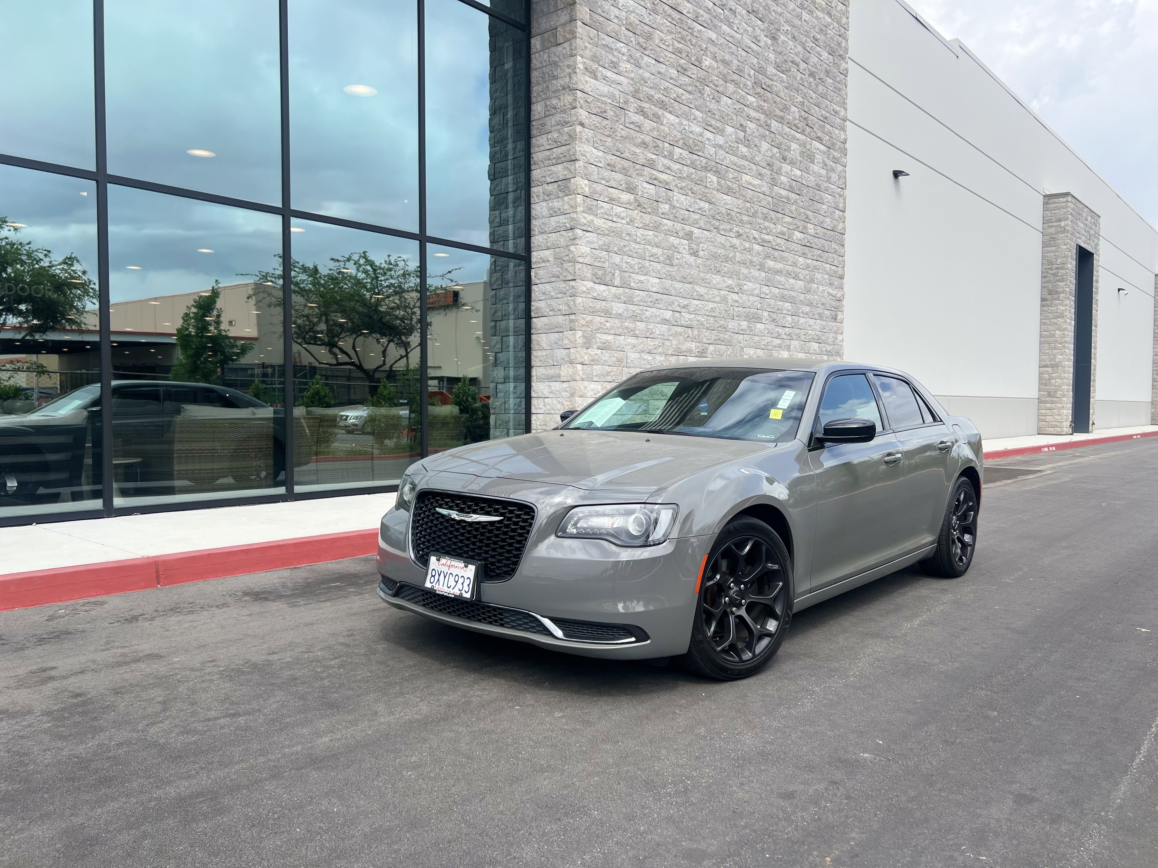 Used 2019 Chrysler 300 Touring w/ Sport Appearance Package image 1