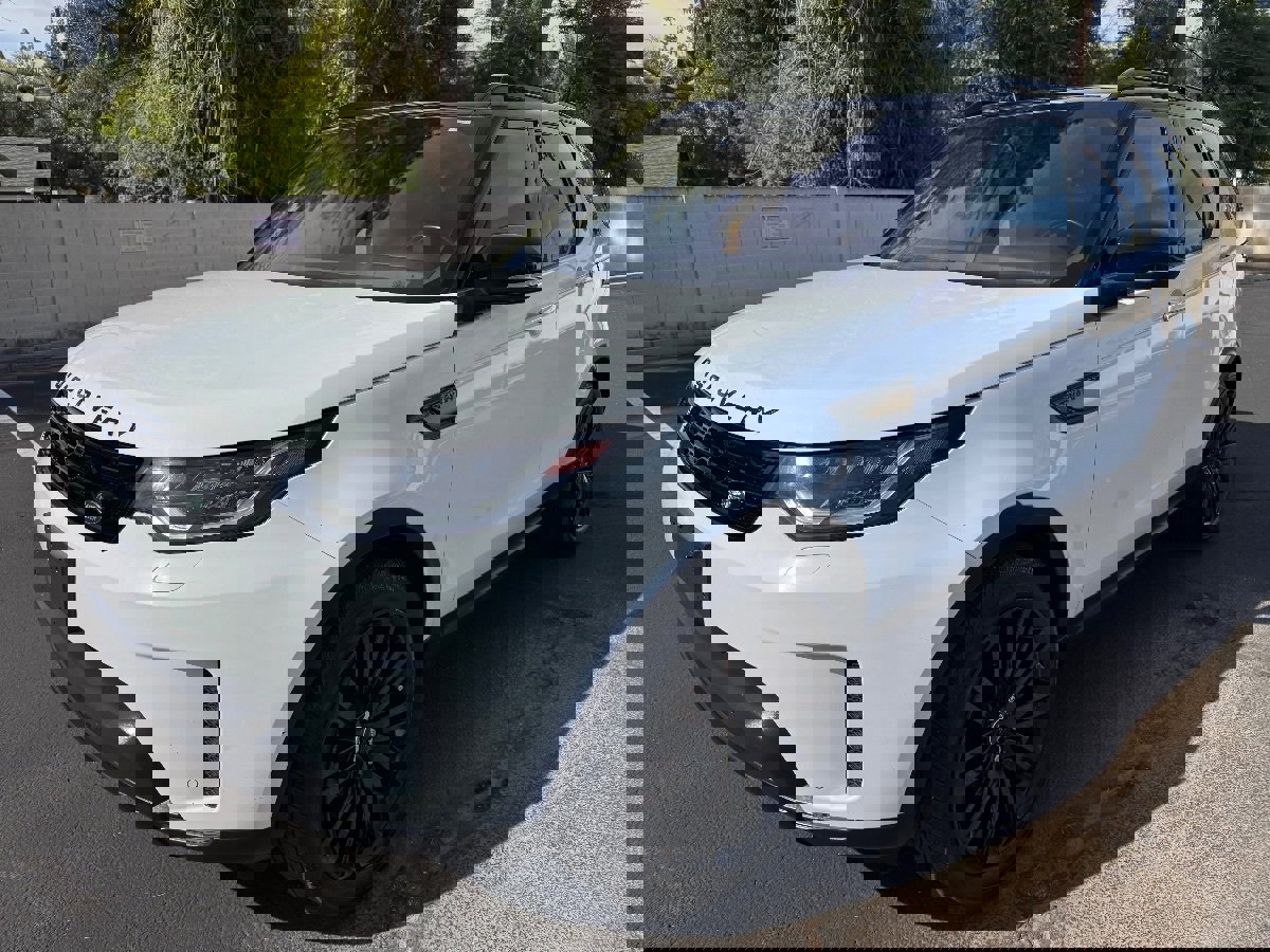 Used 2020 Land Rover Discovery HSE Luxury image 2