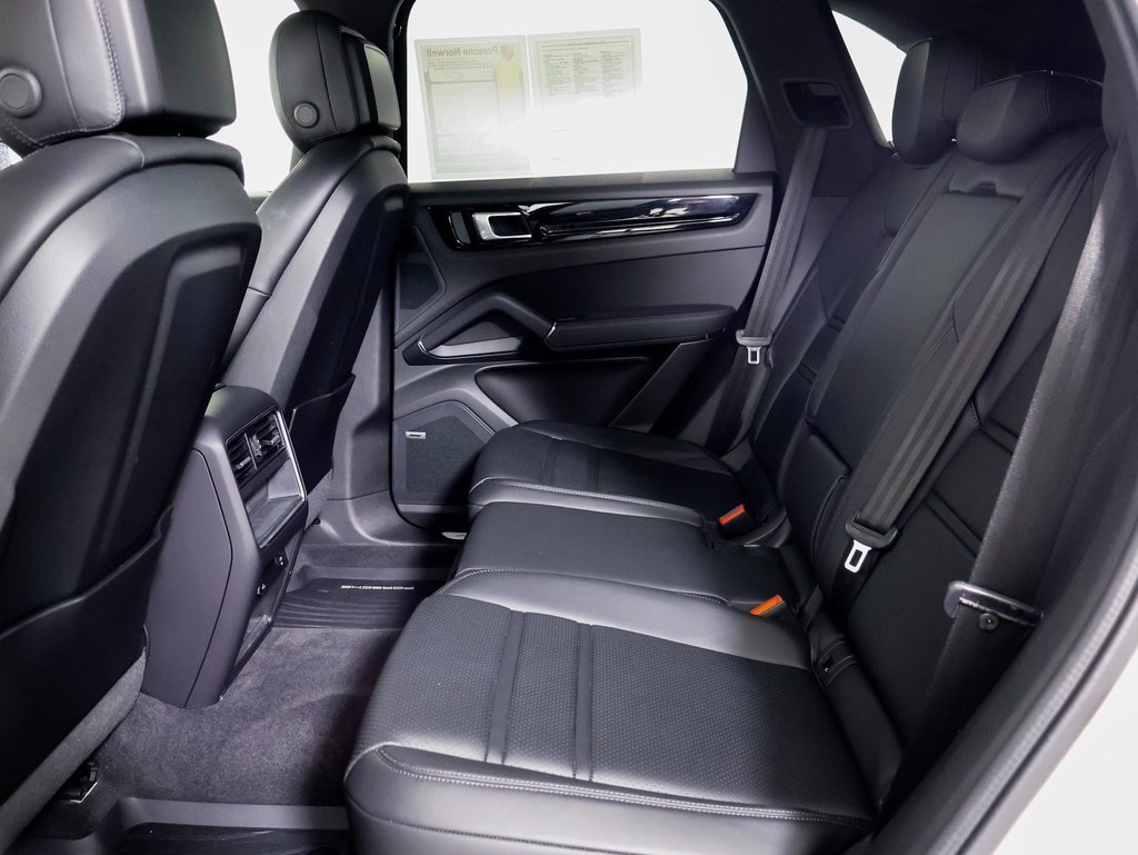 Used 2022 Porsche Cayenne image 10