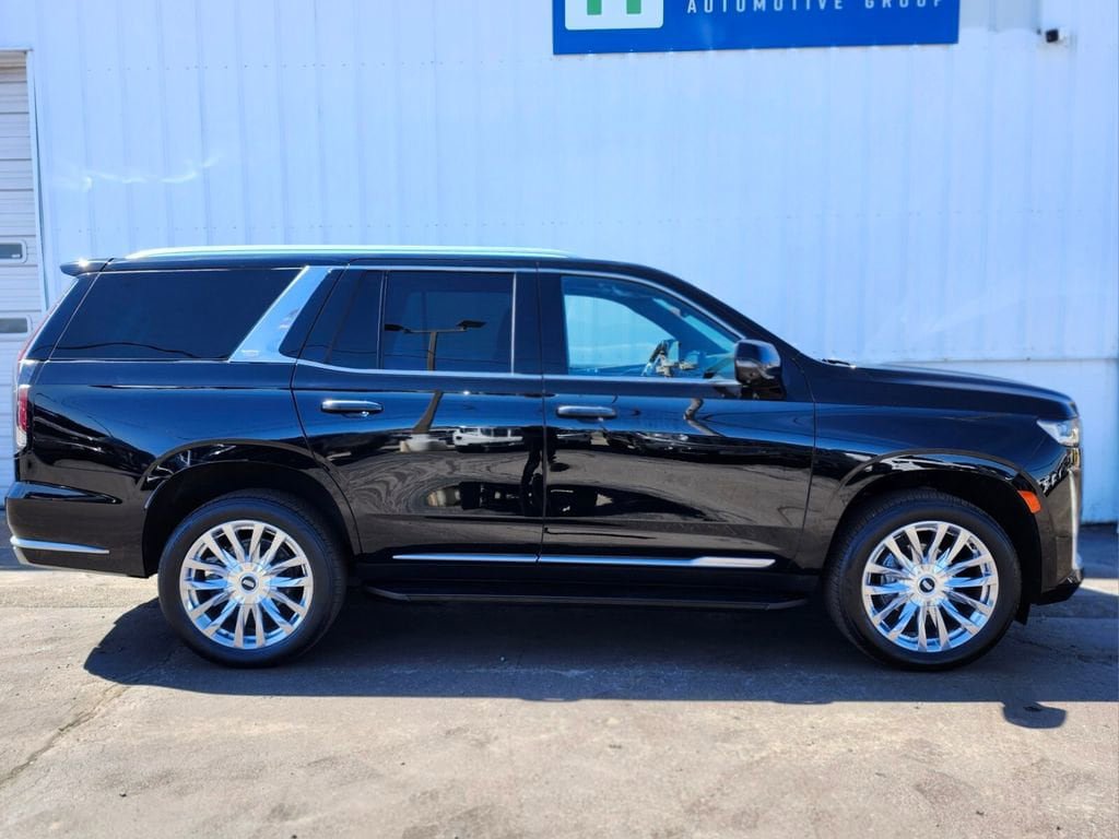 Used 2023 Cadillac Escalade Premium Luxury w/ LPO, Floor Liner Package AWD/4WD image 6