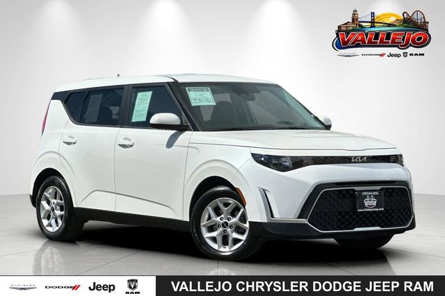Used 2023 Kia Soul LX w/ LX Technology Package image 1