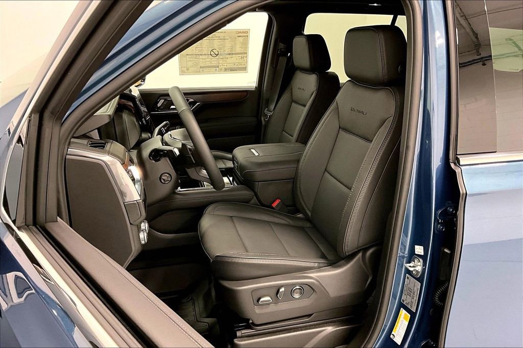 New 2026 GMC Yukon Denali w/ Sun & Power Step Package AWD/4WD image 25