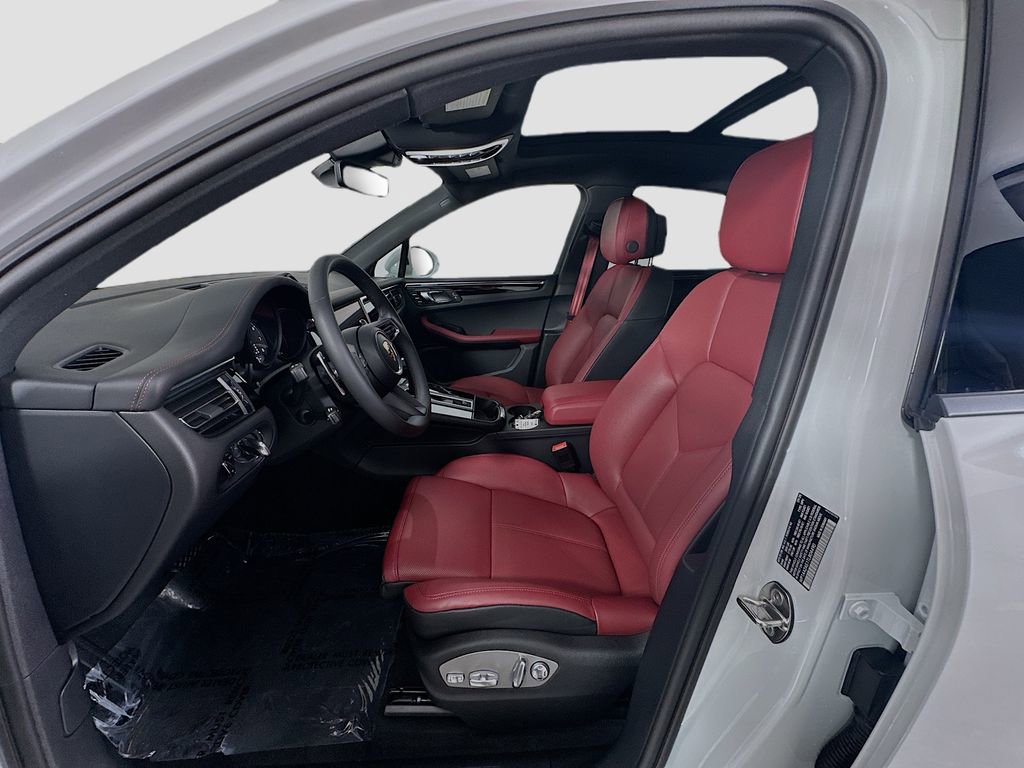 New 2026 Porsche Macan Turbo image 5