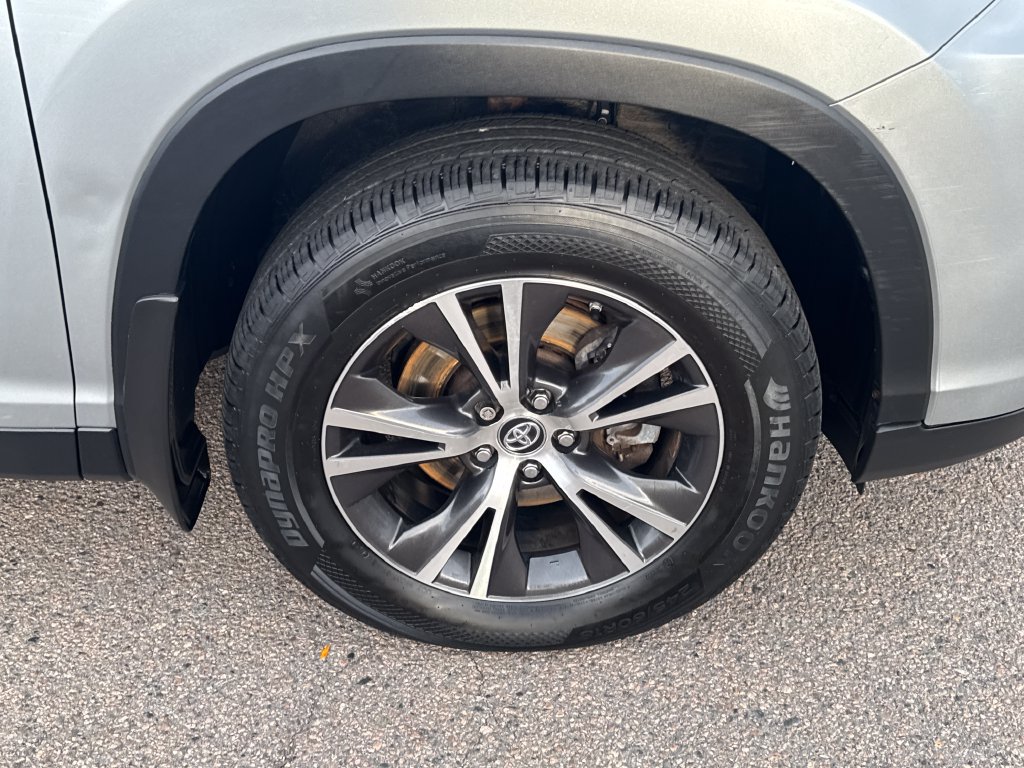Used 2019 Toyota Highlander LE AWD/4WD image 44