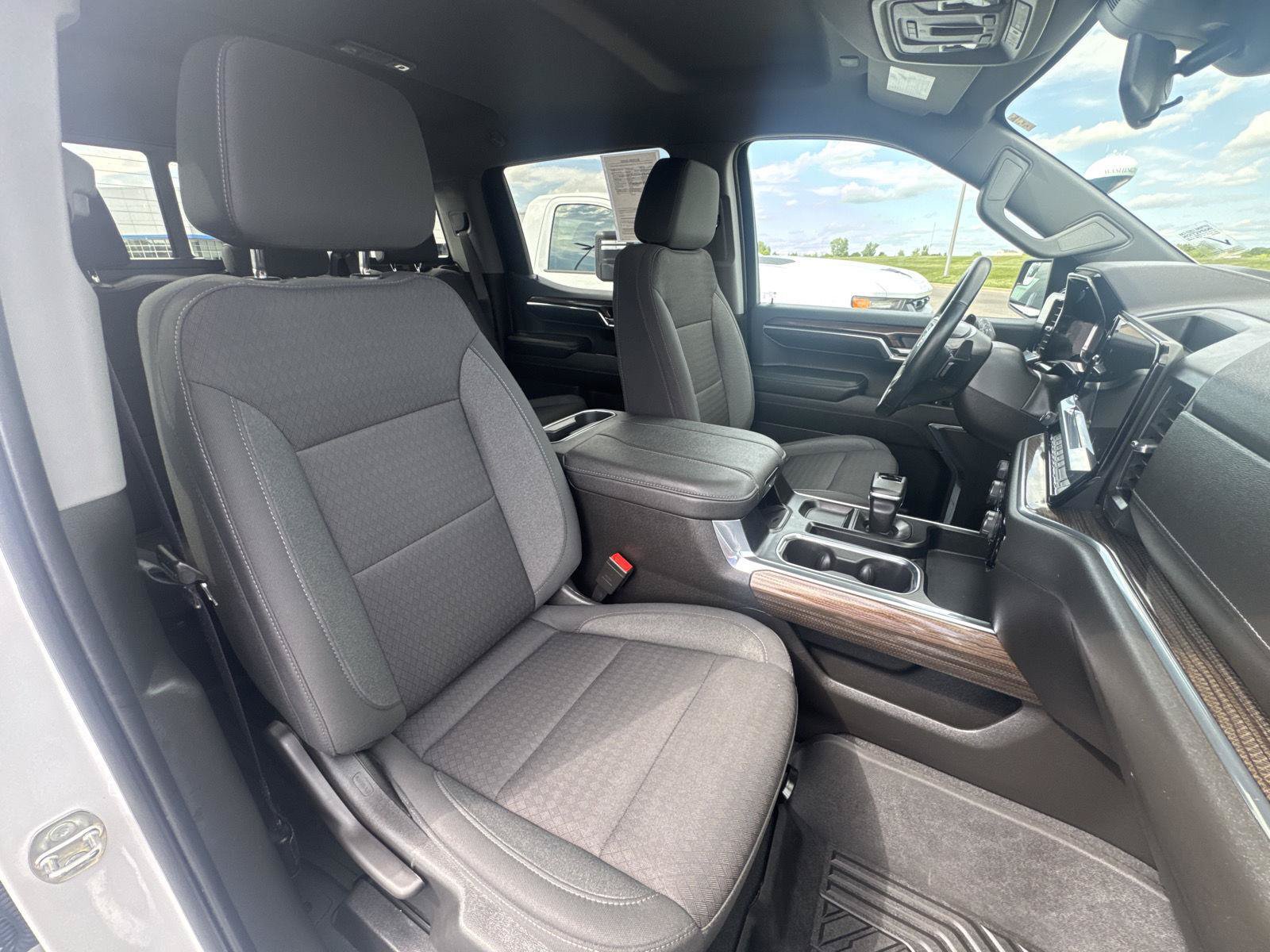 Used 2023 Chevrolet Silverado 1500 LT AWD/4WD image 17