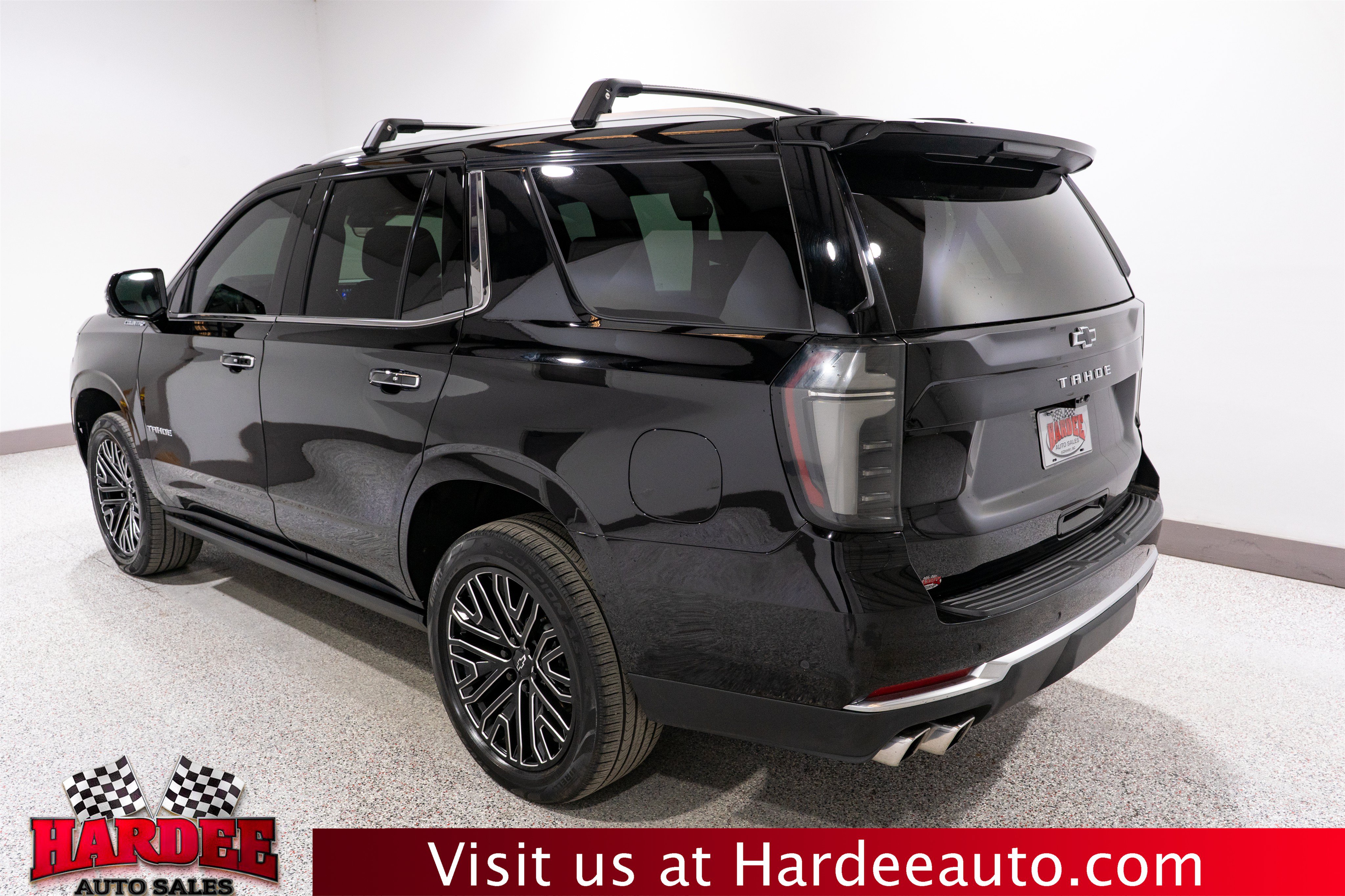 Used 2025 Chevrolet Tahoe High Country AWD/4WD image 3