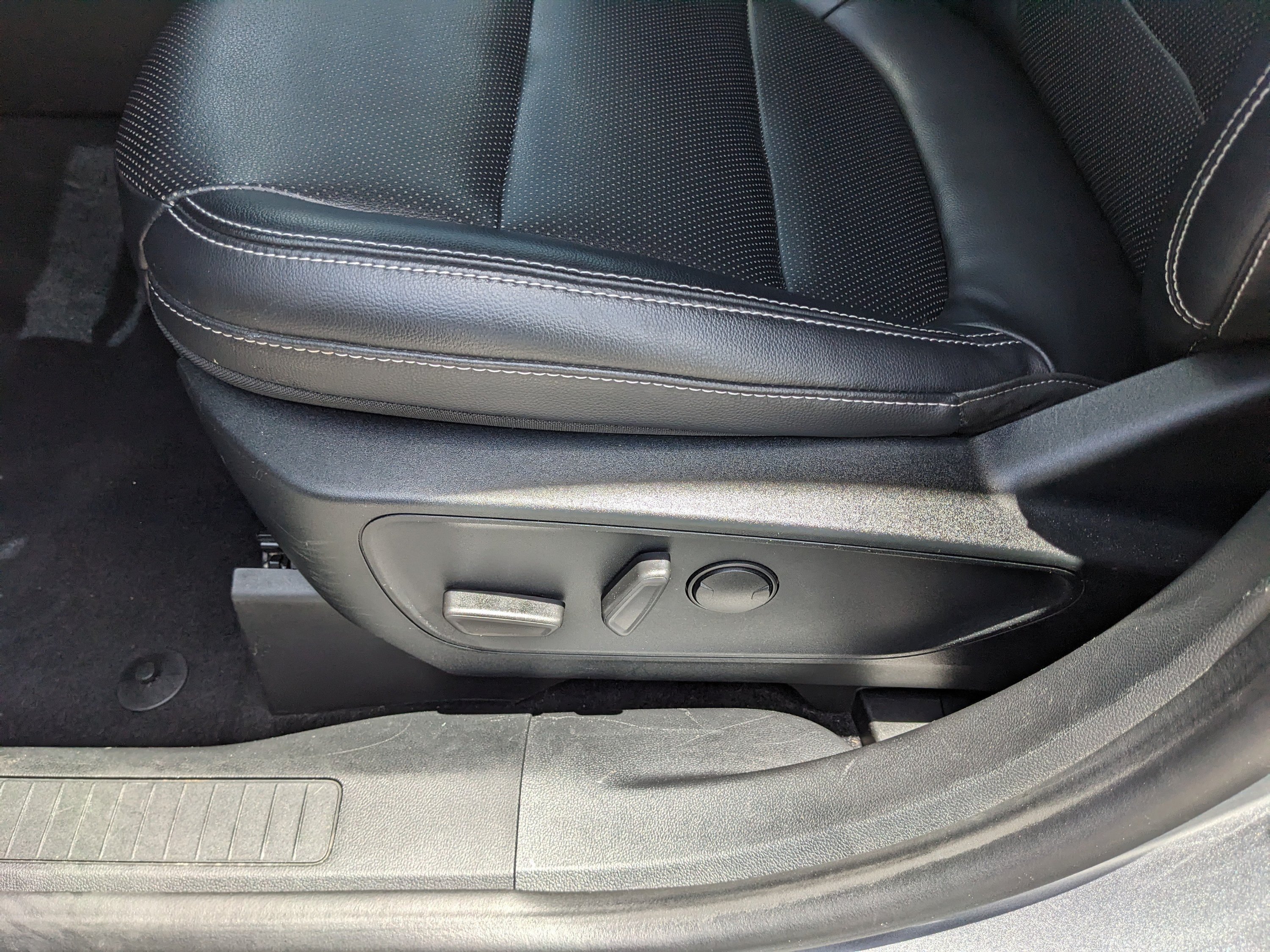 Used 2021 Ford Escape Titanium FWD image 24