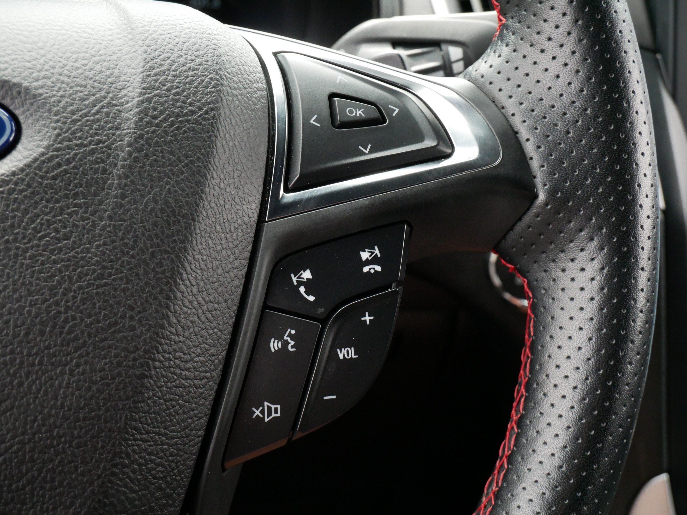 Used 2024 Ford Edge ST-Line w/ Class II Trailer Tow Package AWD/4WD image 27