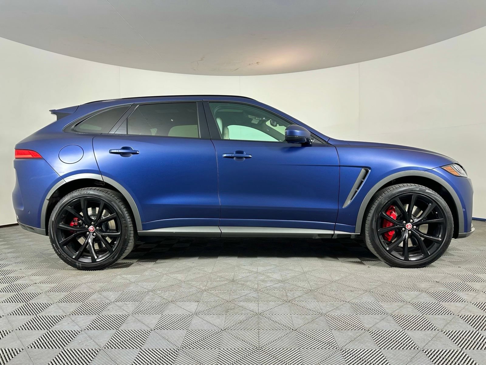 Used 2020 Jaguar F-PACE SVR AWD/4WD image 28