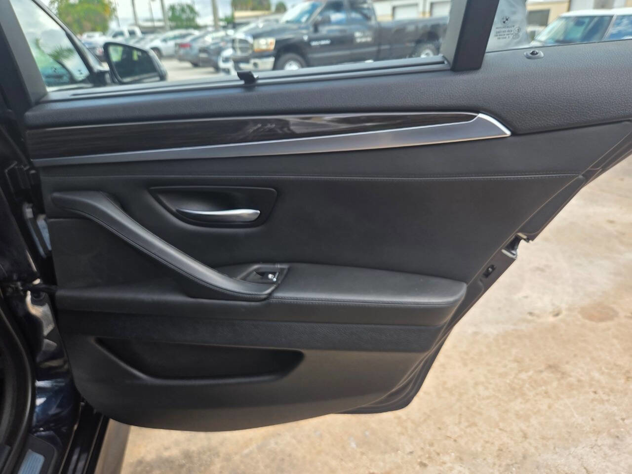 Used 2015 BMW 550i Sedan image 21