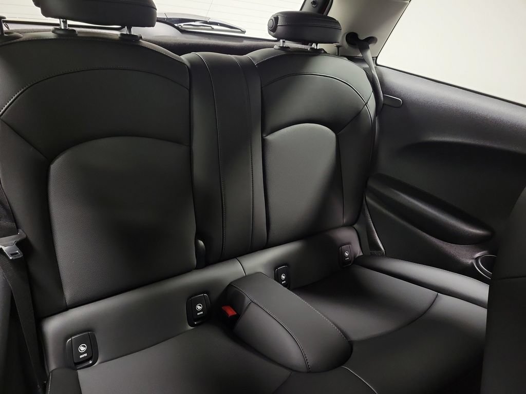 Used 2021 MINI Cooper 2-Door Hardtop FWD image 27