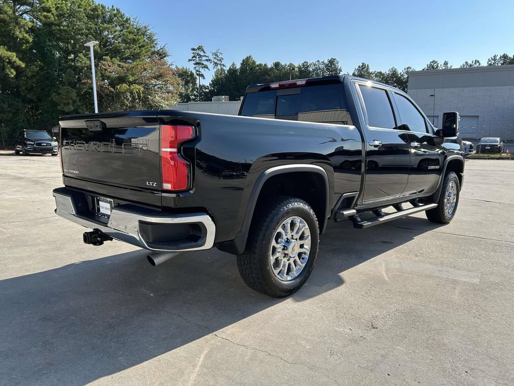 Used 2025 Chevrolet Silverado 2500 LTZ w/ LTZ Convenience Package AWD/4WD image 3