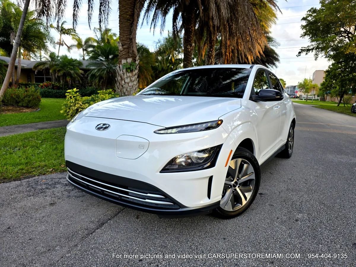 Used 2023 Hyundai Kona SEL FWD image 2