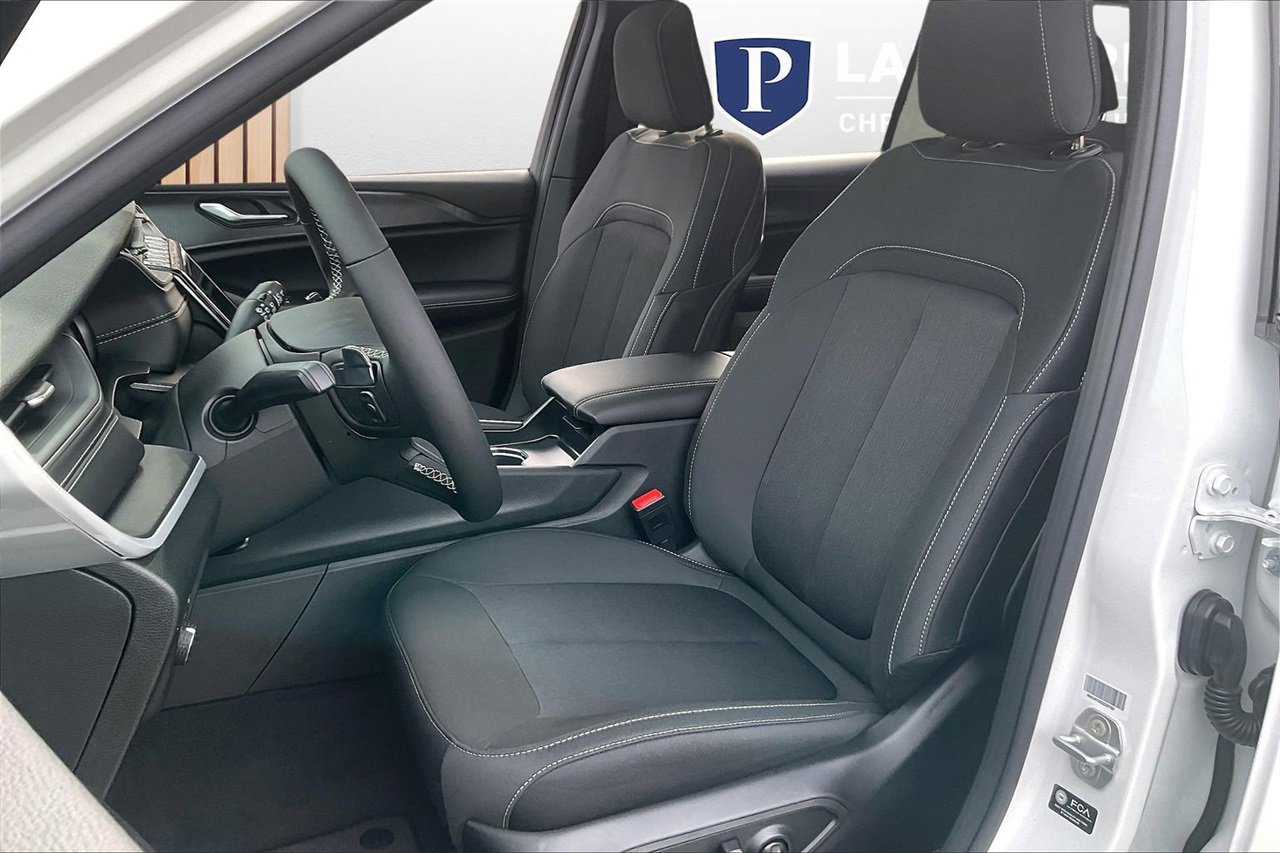 New 2025 Jeep Grand Cherokee L Laredo w/ Luxury Tech Group I image 20