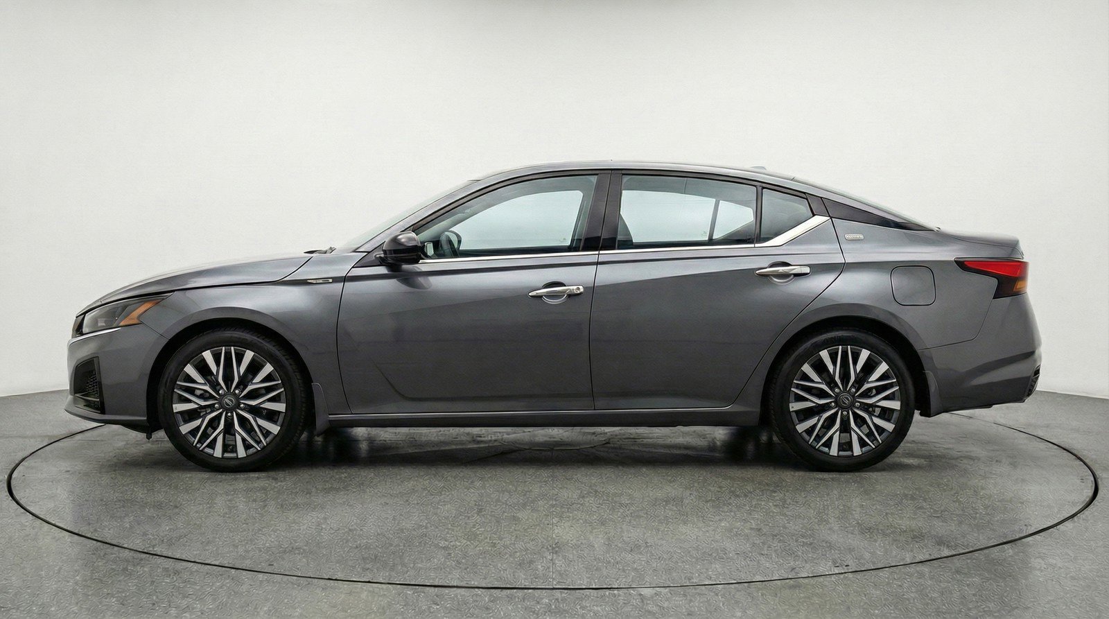 Used 2025 Nissan Altima 2.5 SV image 5