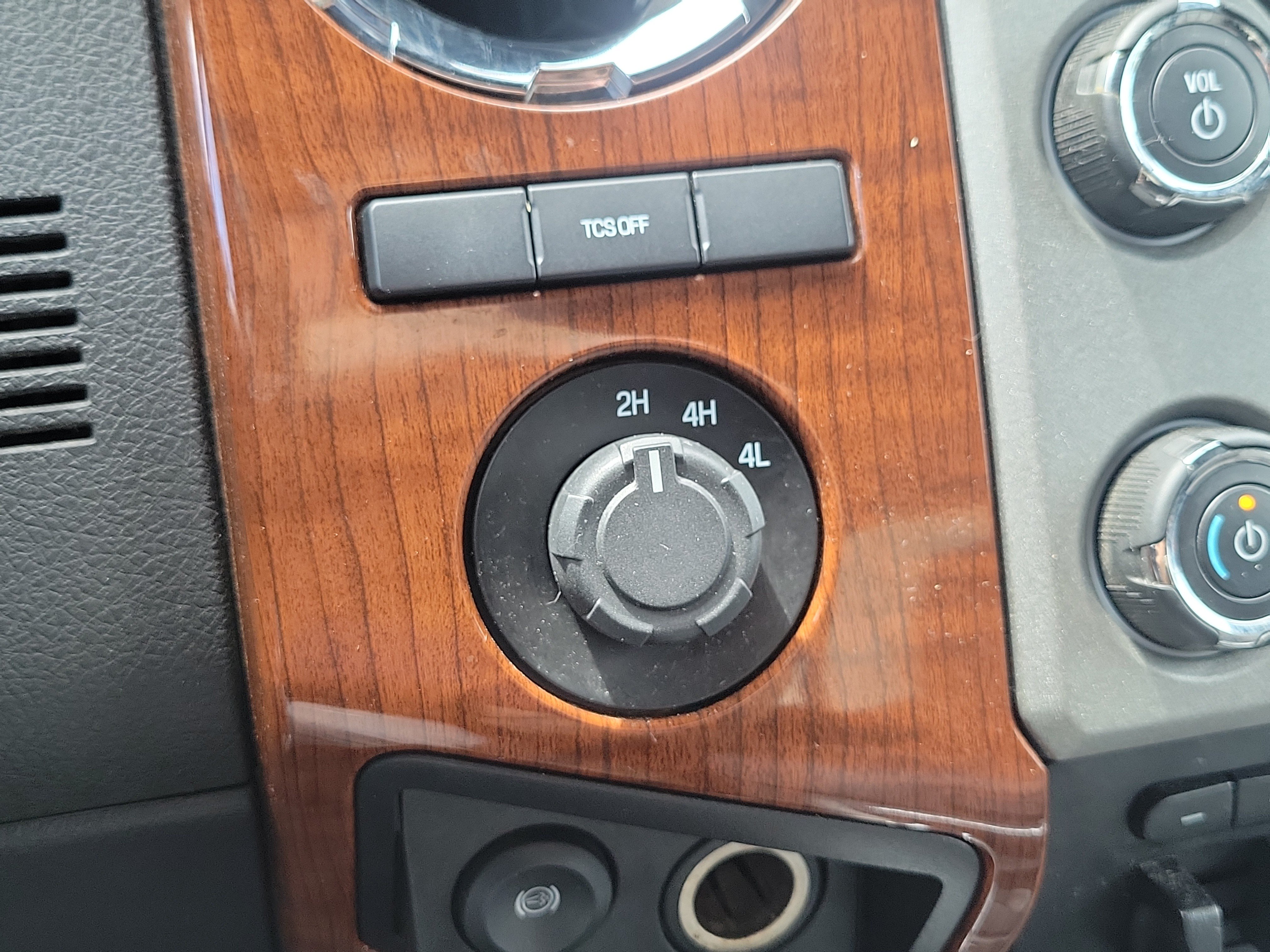 Used 2015 Ford F350 King Ranch w/ FX4 Off-Road Package AWD/4WD image 32