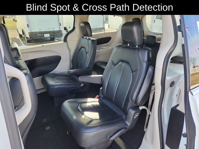 Used 2019 Chrysler Pacifica Touring-L image 26