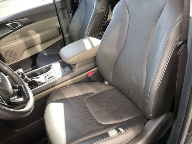 Used 2026 Kia Carnival FWD image 11