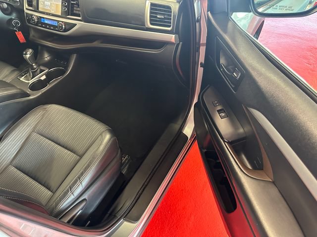 Certified 2019 Toyota Highlander Plus AWD/4WD image 6