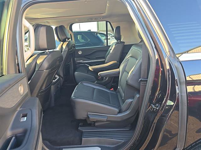 Used 2025 Lincoln Navigator L Reserve AWD/4WD image 11