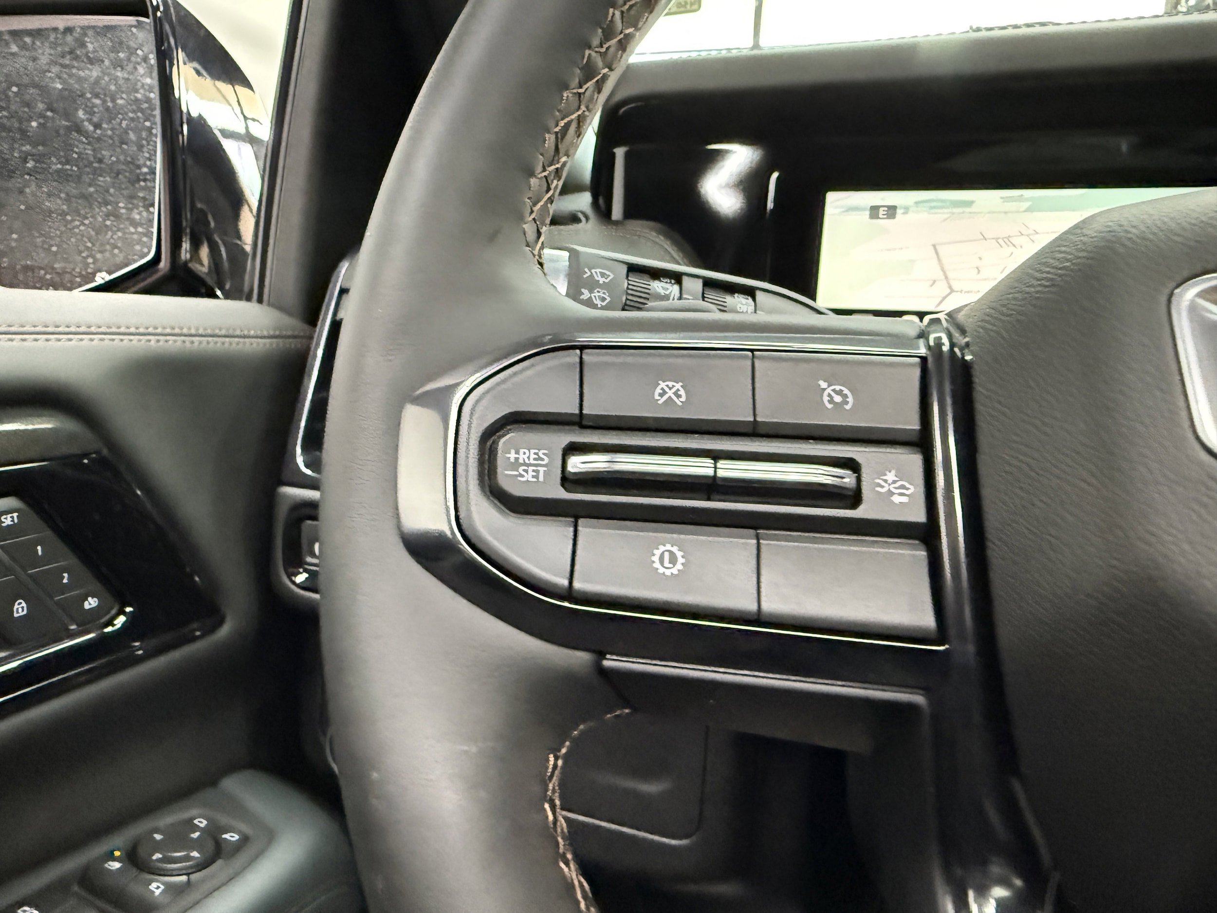 Used 2026 GMC Yukon AT4 w/ AT4 Premium Package AWD/4WD image 10