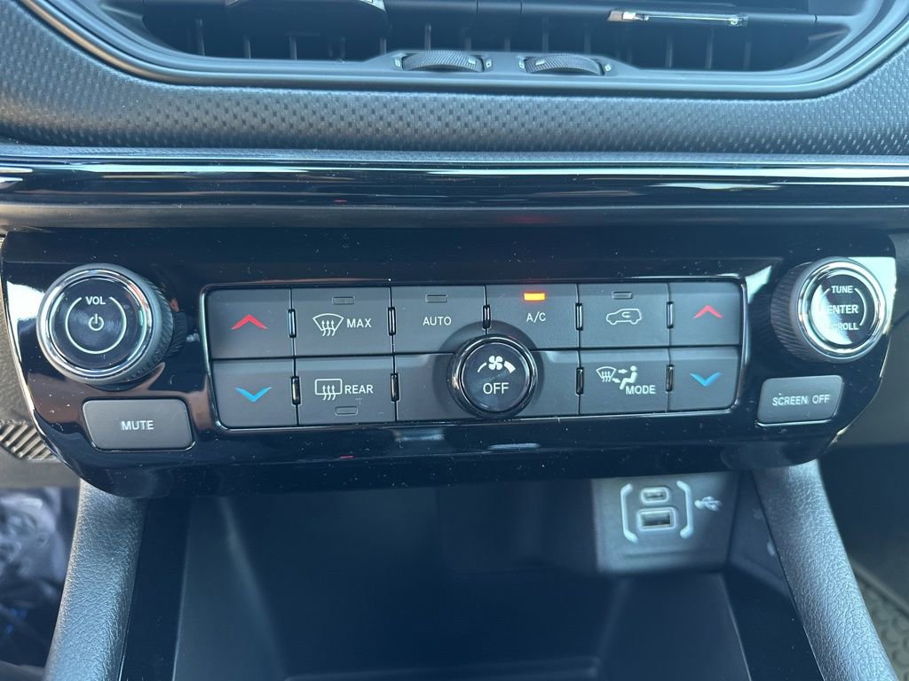 New 2025 Jeep Compass Latitude w/ Sun & Sound Group AWD/4WD image 19