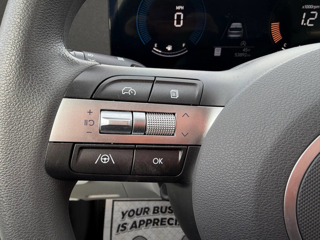 Used 2024 Hyundai Kona SE AWD/4WD image 16
