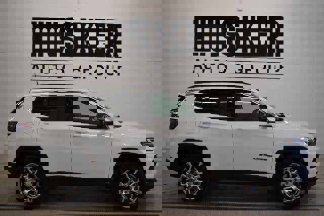 Used 2022 Jeep Compass Latitude w/ Sun and Sound Group image 2