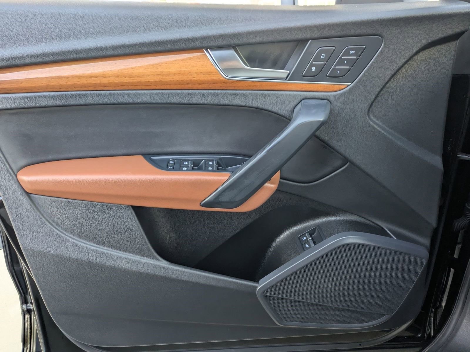 Used 2023 Audi Q5 e Premium w/ Convenience Package image 16