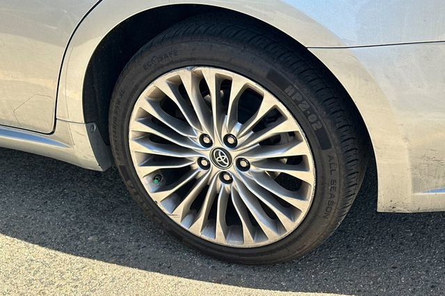 Used 2016 Toyota Avalon Limited w/ Toyota Safety Sense Package FWD image 4