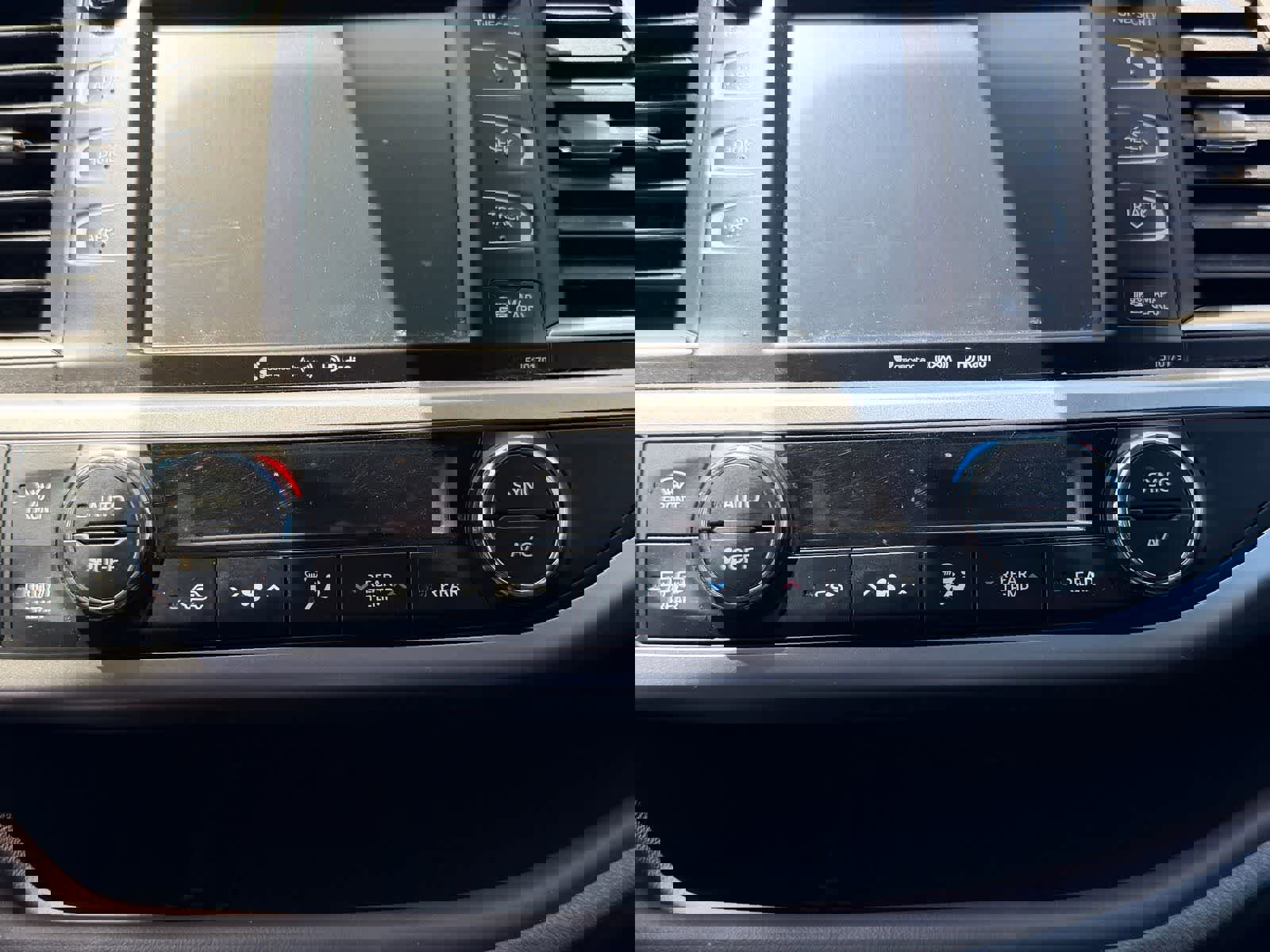 Used 2017 Toyota Highlander XLE FWD image 17