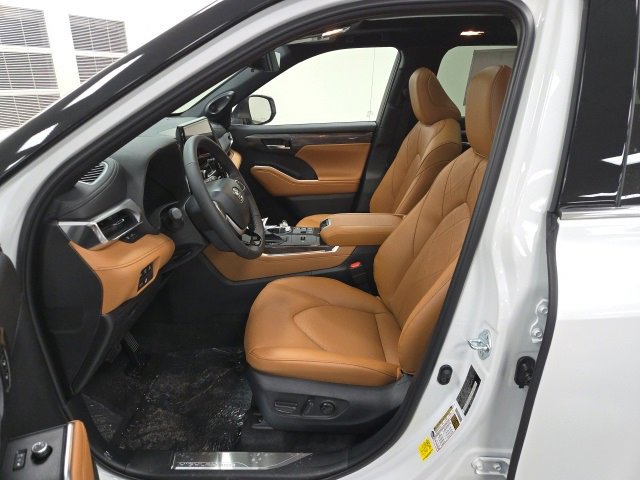 New 2026 Toyota Highlander Platinum image 20