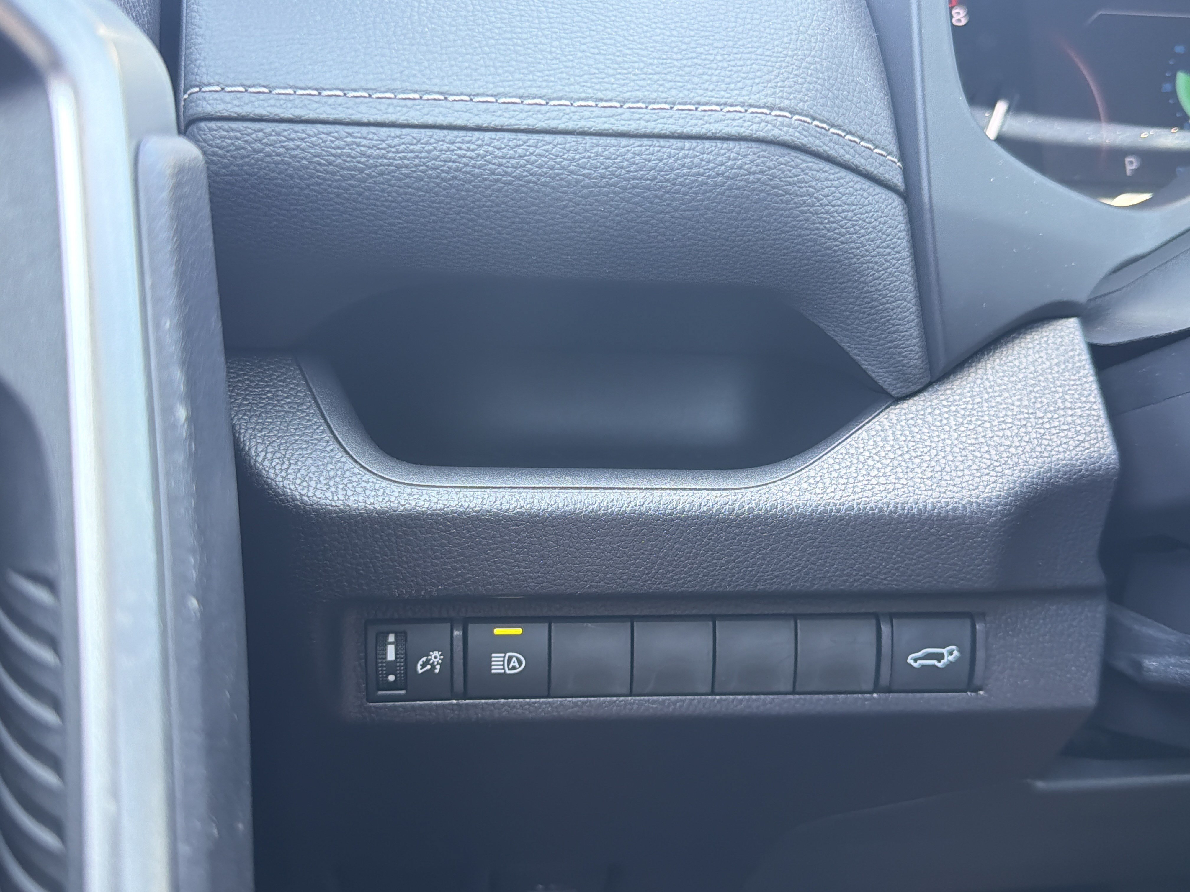 Certified 2025 Toyota RAV4 XLE w/ Convenience Package FWD image 11