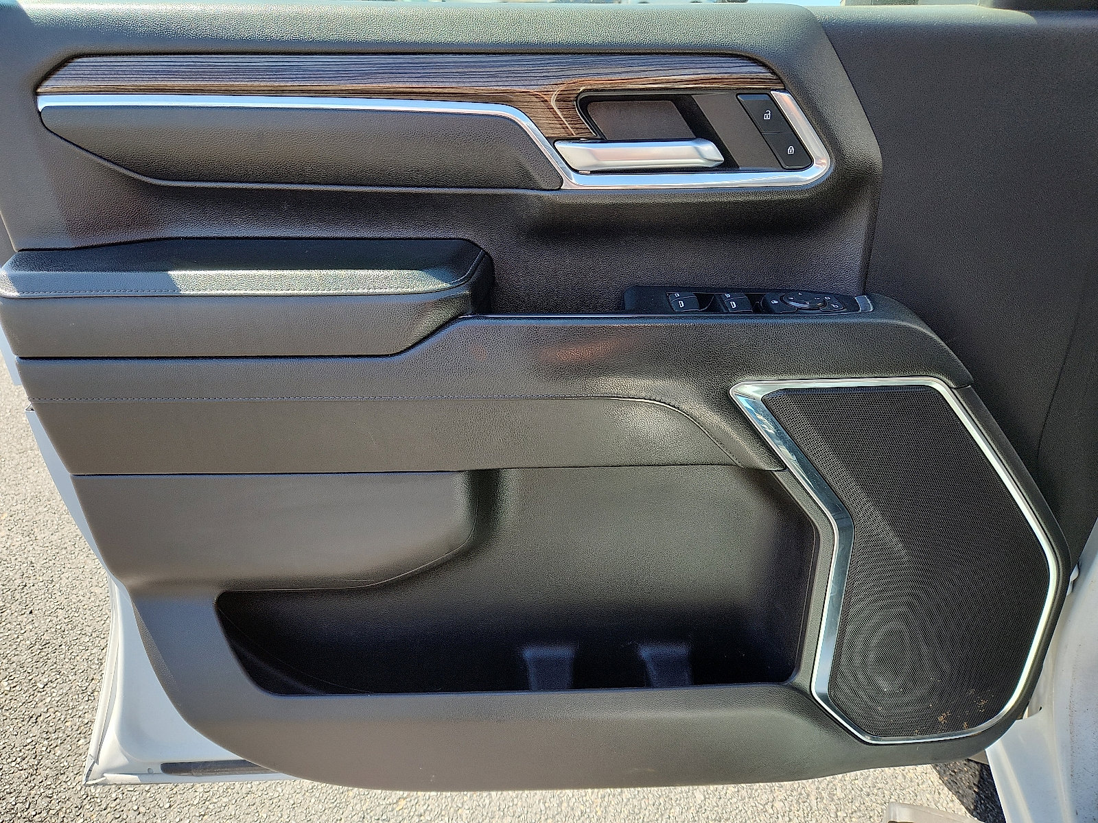 Used 2024 Chevrolet Silverado 2500 LT w/ Convenience Package image 10