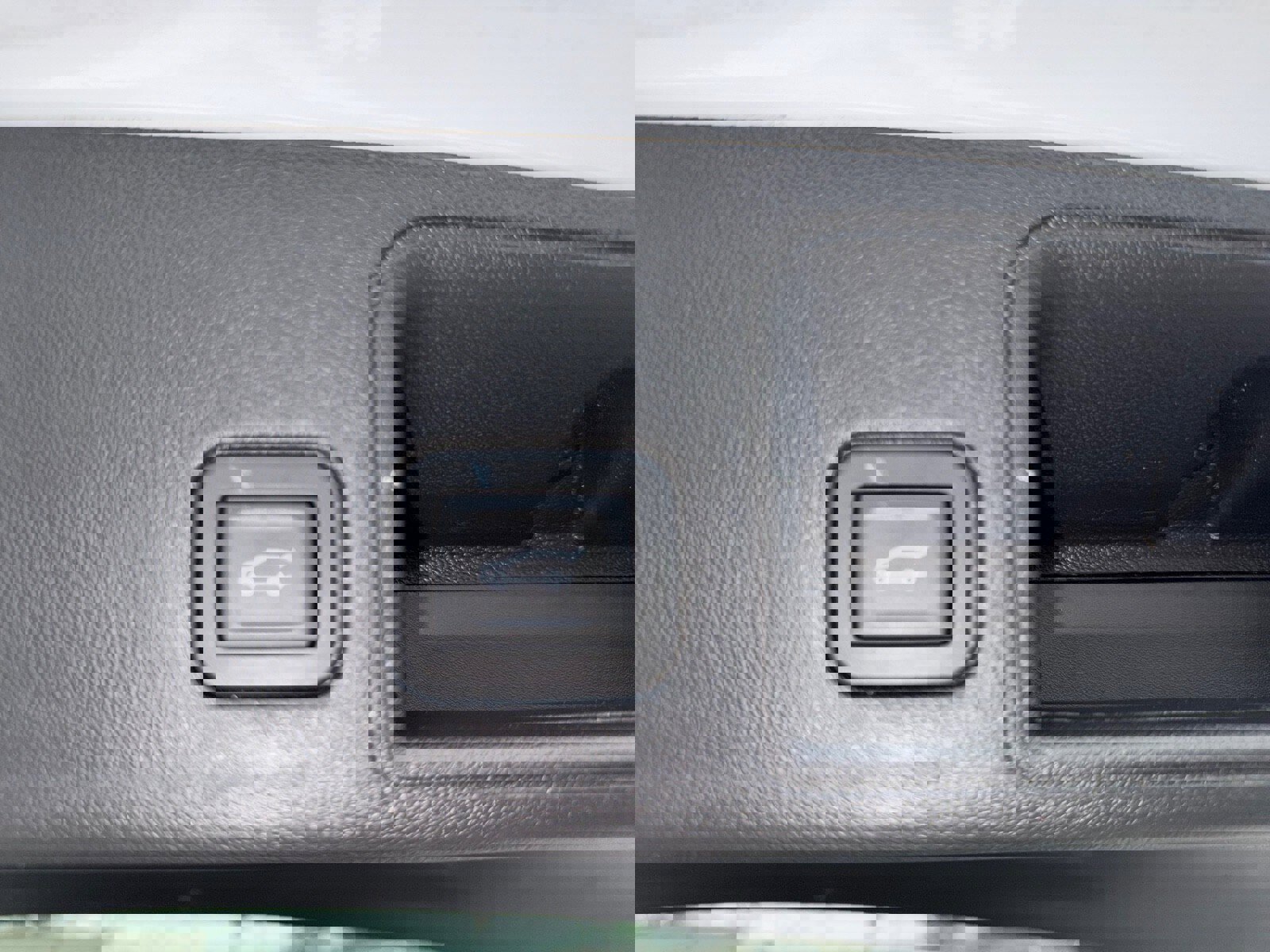 Used 2024 GMC Terrain SLT image 23