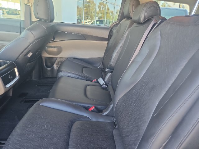 Used 2026 Kia Carnival LXS FWD image 21