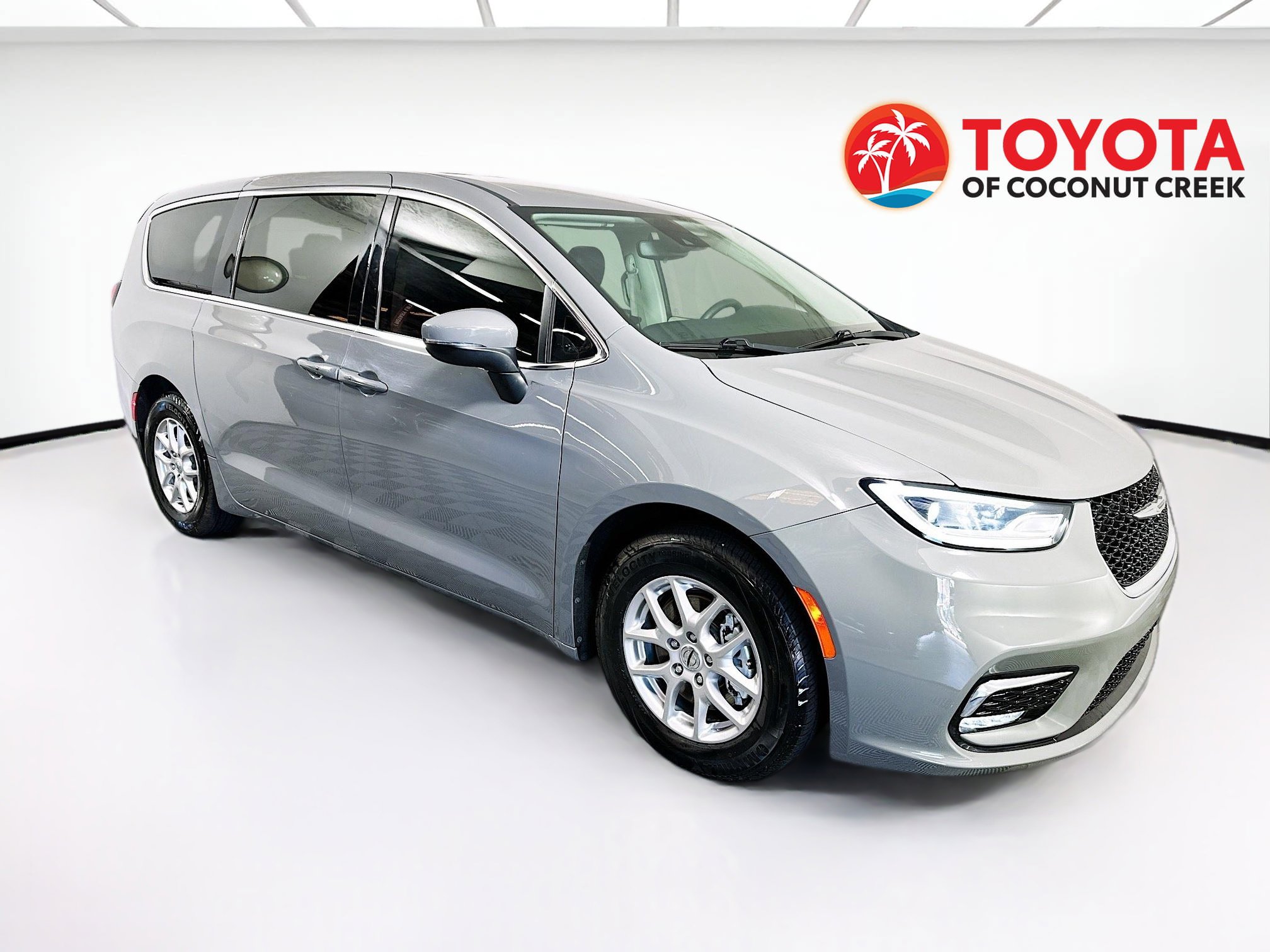Used 2023 Chrysler Pacifica Touring-L
